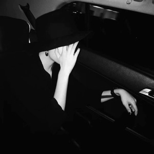 瑞士家庭乱伦图片成视频
